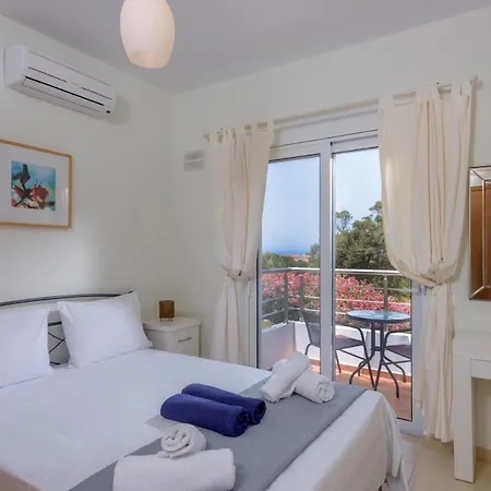 Seaview 2-bedroom 1 With 75 Sqm Shared Pool *