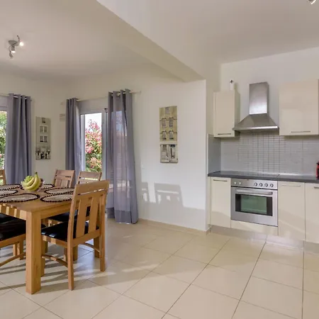 Seaview 2-bedroom 1 With 75 Sqm Shared Pool *