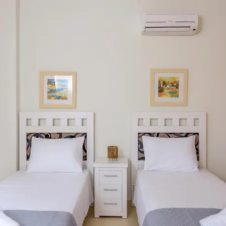 Seaview 2-bedroom 1 With 75 Sqm Shared Pool * 코라파키아