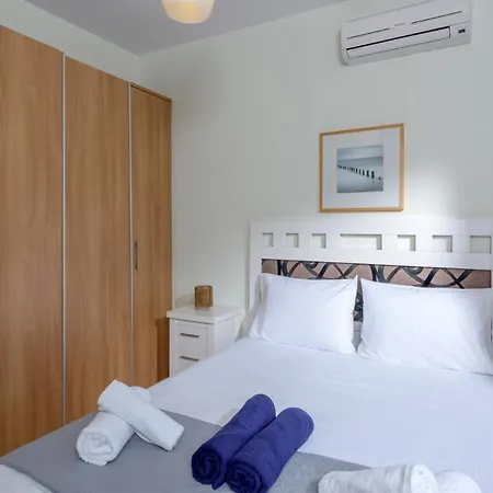 Seaview 2-bedroom 1 With 75 Sqm Shared Pool *