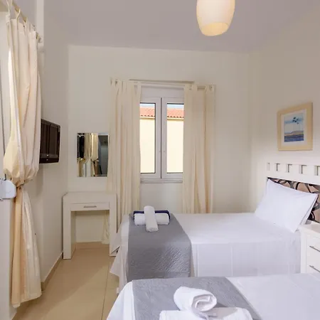 Seaview 2-bedroom 1 With 75 Sqm Shared Pool * 코라파키아