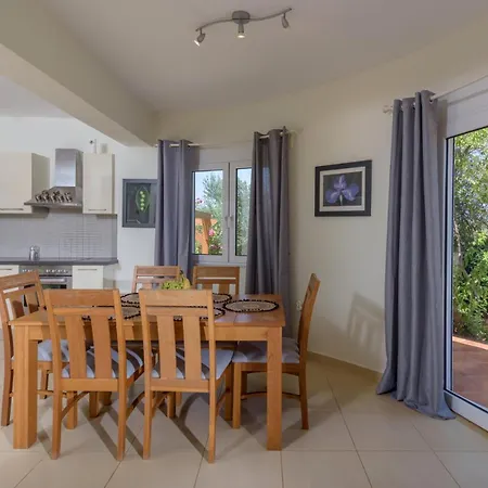 Seaview 2-bedroom 1 With 75 Sqm Shared Pool