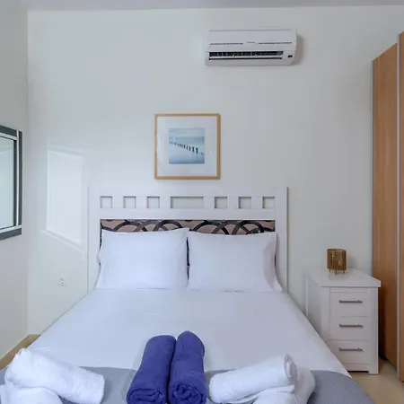 Seaview 2-bedroom 1 With 75 Sqm Shared Pool * 코라파키아