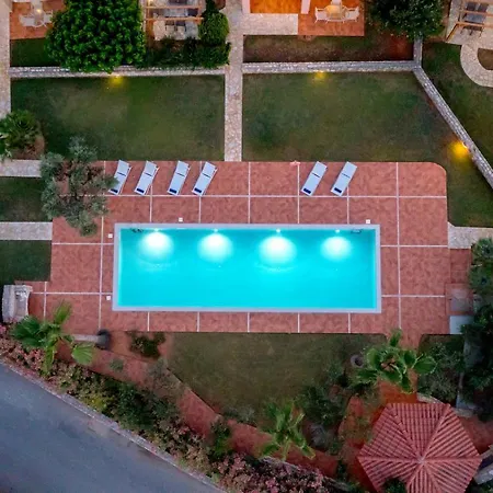 Seaview 2-bedroom 1 With 75 Sqm Shared Pool