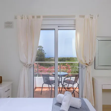 Seaview 2-bedroom 1 With 75 Sqm Shared Pool * Chorafakia
