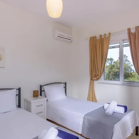 Seaview 2-bedroom 1 With 75 Sqm Shared Pool