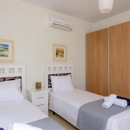 Seaview 2-bedroom 1 With 75 Sqm Shared Pool *