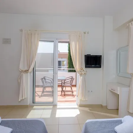 Seaview 2-bedroom 1 With 75 Sqm Shared Pool Chorafakia