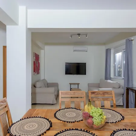 Seaview 2-bedroom 1 With 75 Sqm Shared Pool Chorafakia