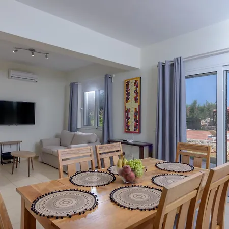 Seaview 2-bedroom 1 With 75 Sqm Shared Pool * Chorafakia