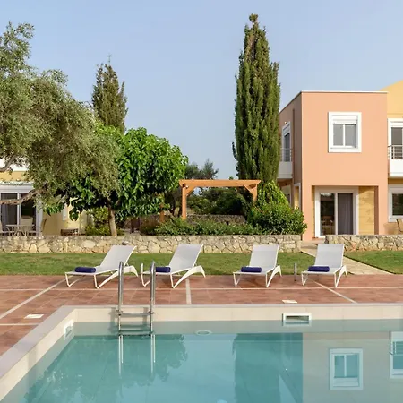 Seaview 2-bedroom 1 With 75 Sqm Shared Pool Chorafakia