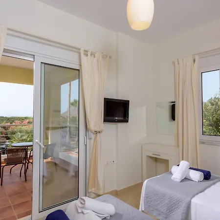 Seaview 2-bedroom 1 With 75 Sqm Shared Pool Chorafakia