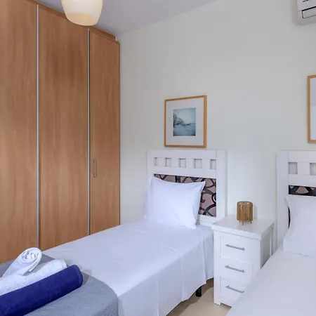 Seaview 2-bedroom 1 With 75 Sqm Shared Pool *