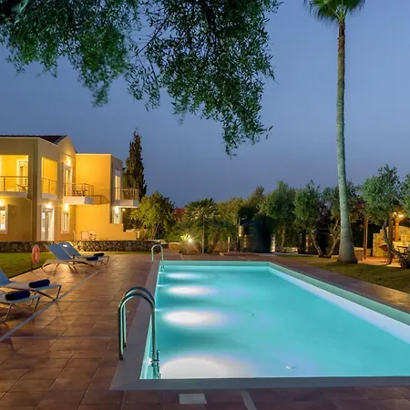 Seaview 2-bedroom 1 With 75 Sqm Shared Pool Chorafakia