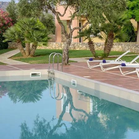 Seaview 2-bedroom 1 With 75 Sqm Shared Pool *